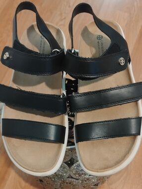 Gianni Bernini Black Triple-Strap Sandals 5.5